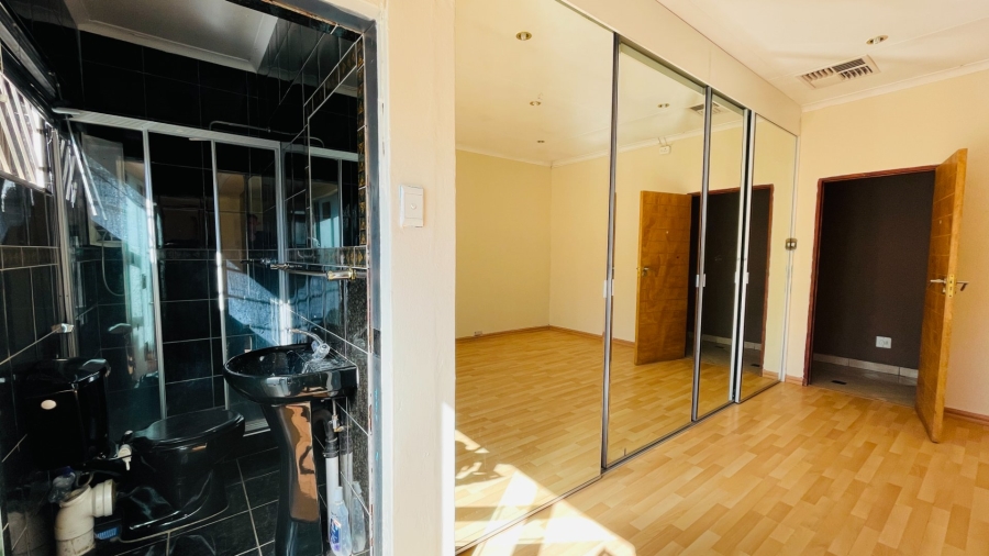 5 Bedroom Property for Sale in Van Der Hoff Park North West